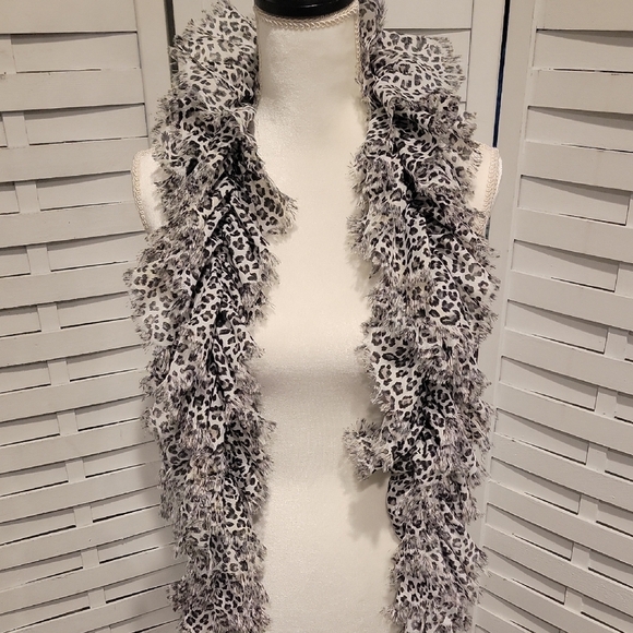 Charming Charlie Gray‎ And Black Ruffle Leopard Print Scarf - Picture 1 of 3